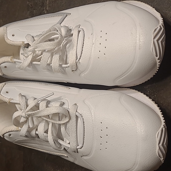 Filas - Picture 3 of 6